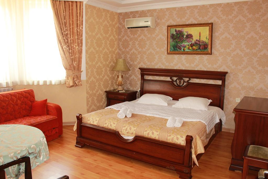 Hotel Elegant Garden Batumi Exteriör bild