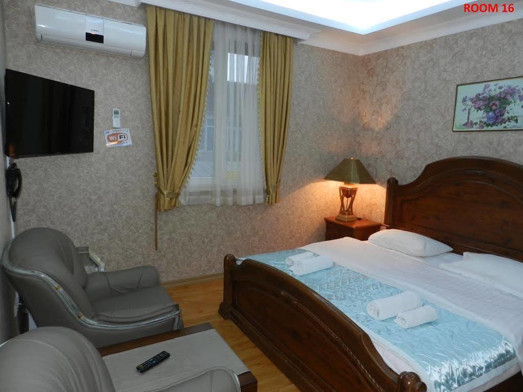 Hotel Elegant Garden Batumi Exteriör bild